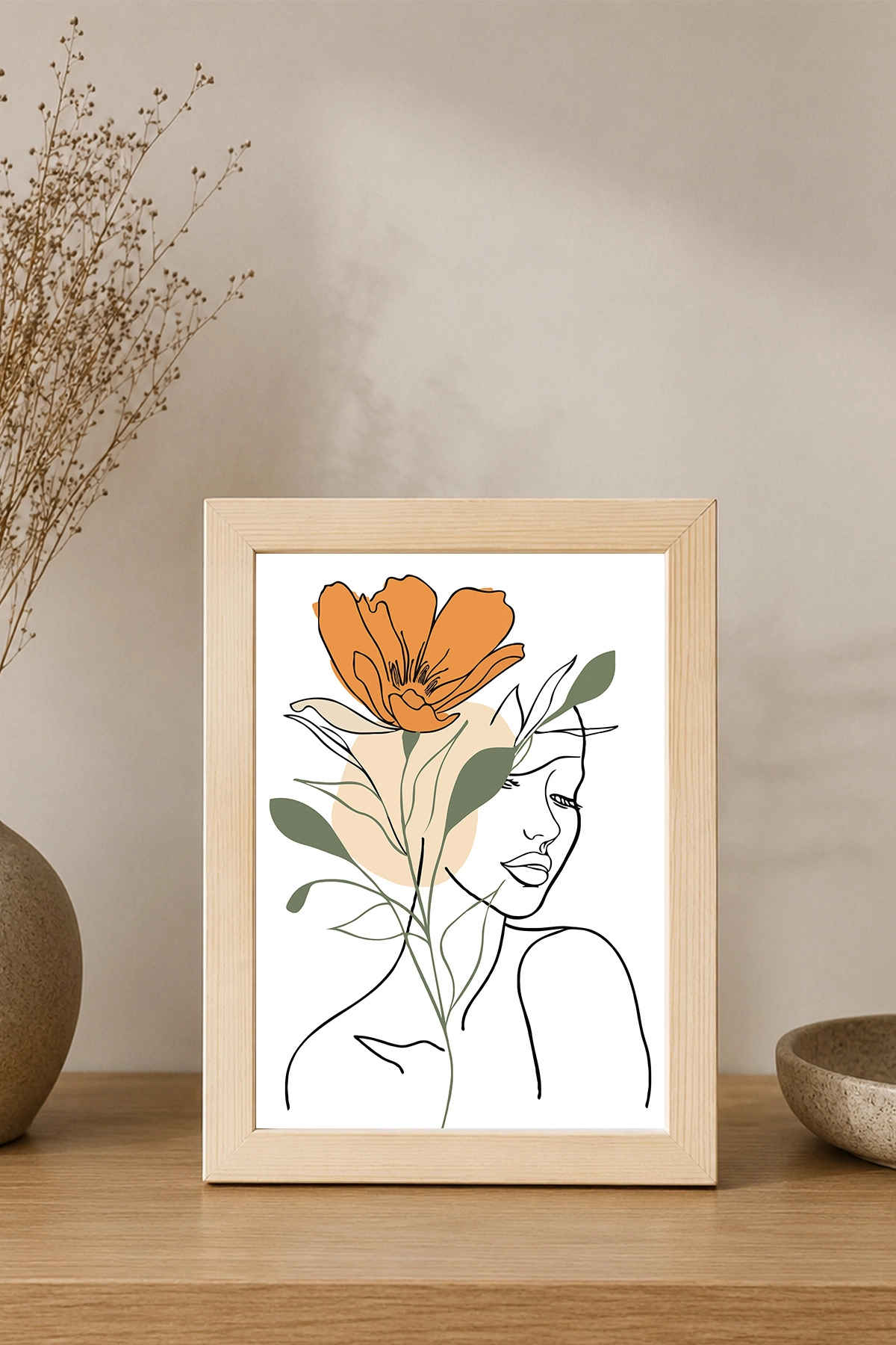 Minimal Kadın ve Turuncu Çiçek Çizim Posterli Ahşap Çerçeveli Tablo